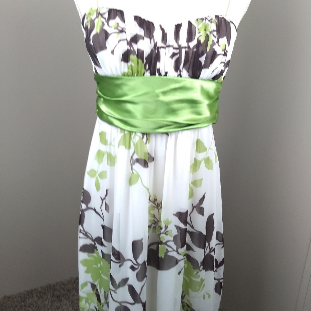 Speckless thin strapped dress size large w/ribbon